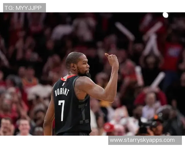 杜兰特被沃尔夫投篮失误砸脸愤怒吐槽投篮质量差劲的搞笑瞬间